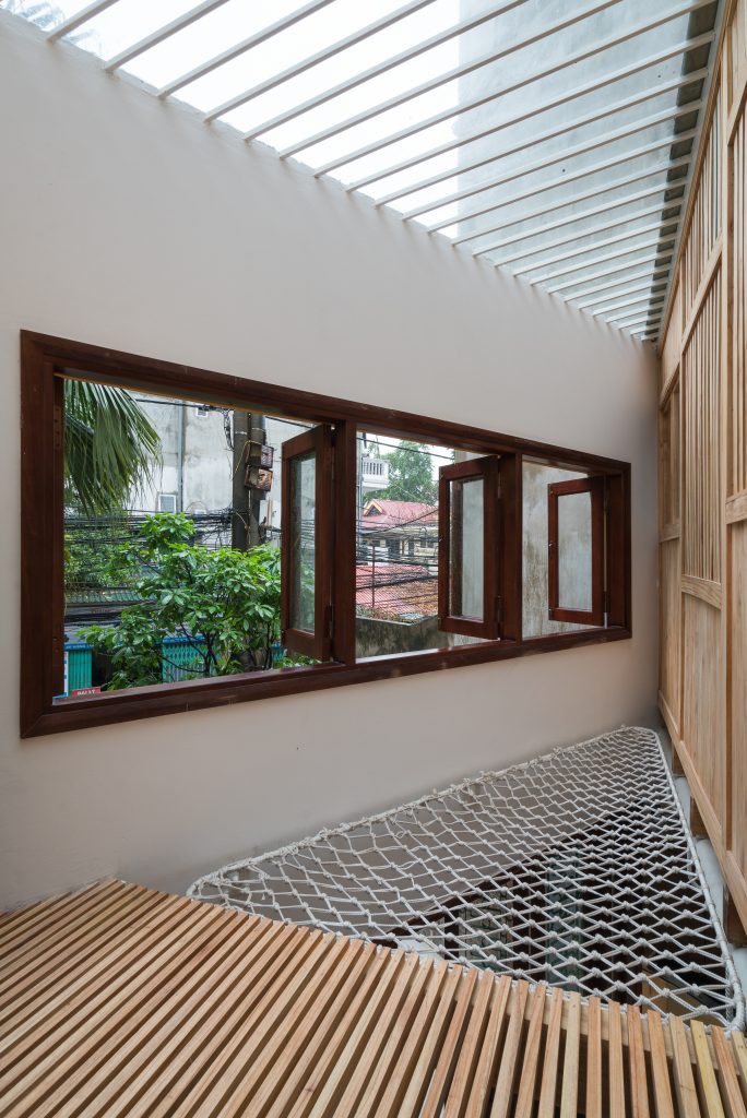 Ngôi nhà 30m² ở Tây Hồ, Hà Nội cho thấy: Khi hiện đại gặp xưa cũ sẽ tạo nên điều vô cùng kì diệu - Ảnh 13.